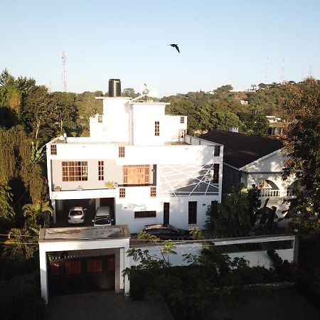 Arusha Royal Bed and Breakfast Buitenkant foto