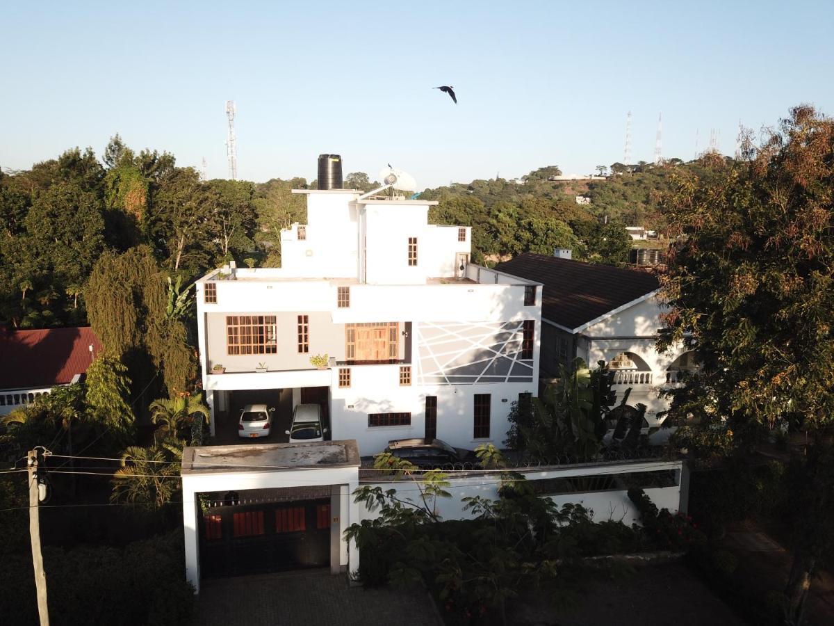 Arusha Royal Bed and Breakfast Buitenkant foto