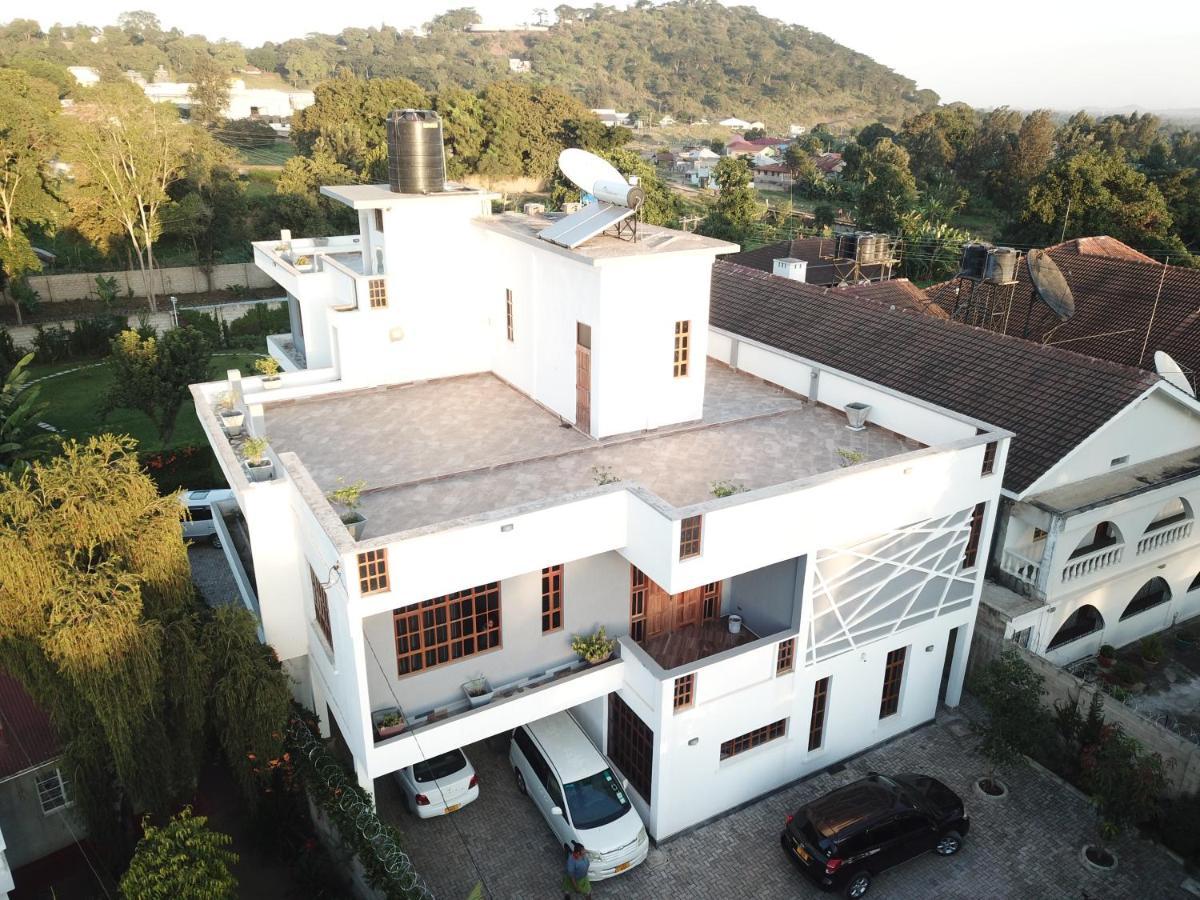 Arusha Royal Bed and Breakfast Buitenkant foto